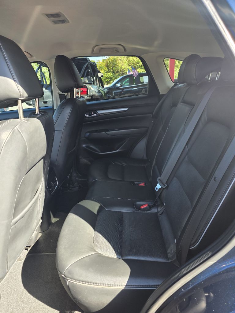 Additional photo of vehicle.