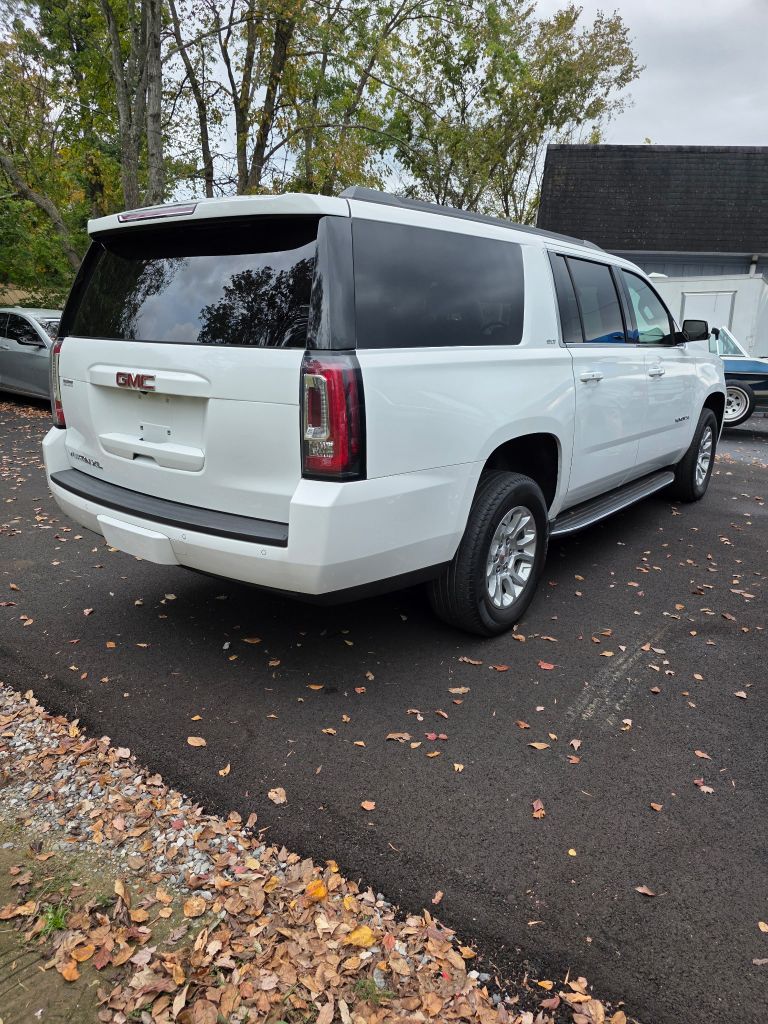 Additional photo of vehicle.