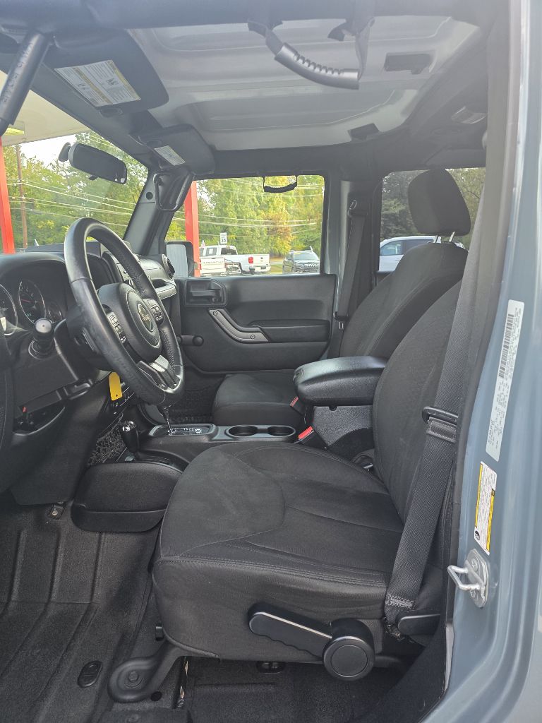Additional photo of vehicle.
