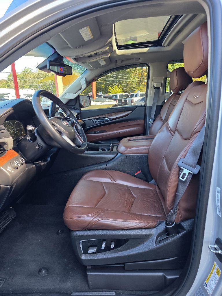 Additional photo of vehicle.