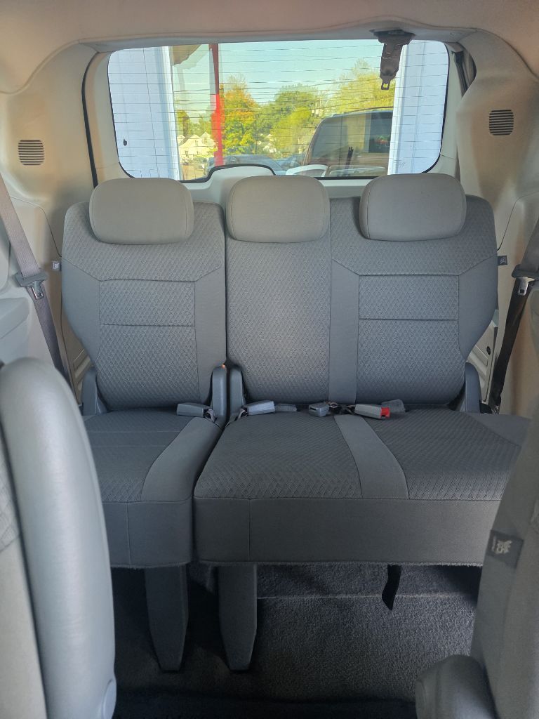 Additional photo of vehicle.