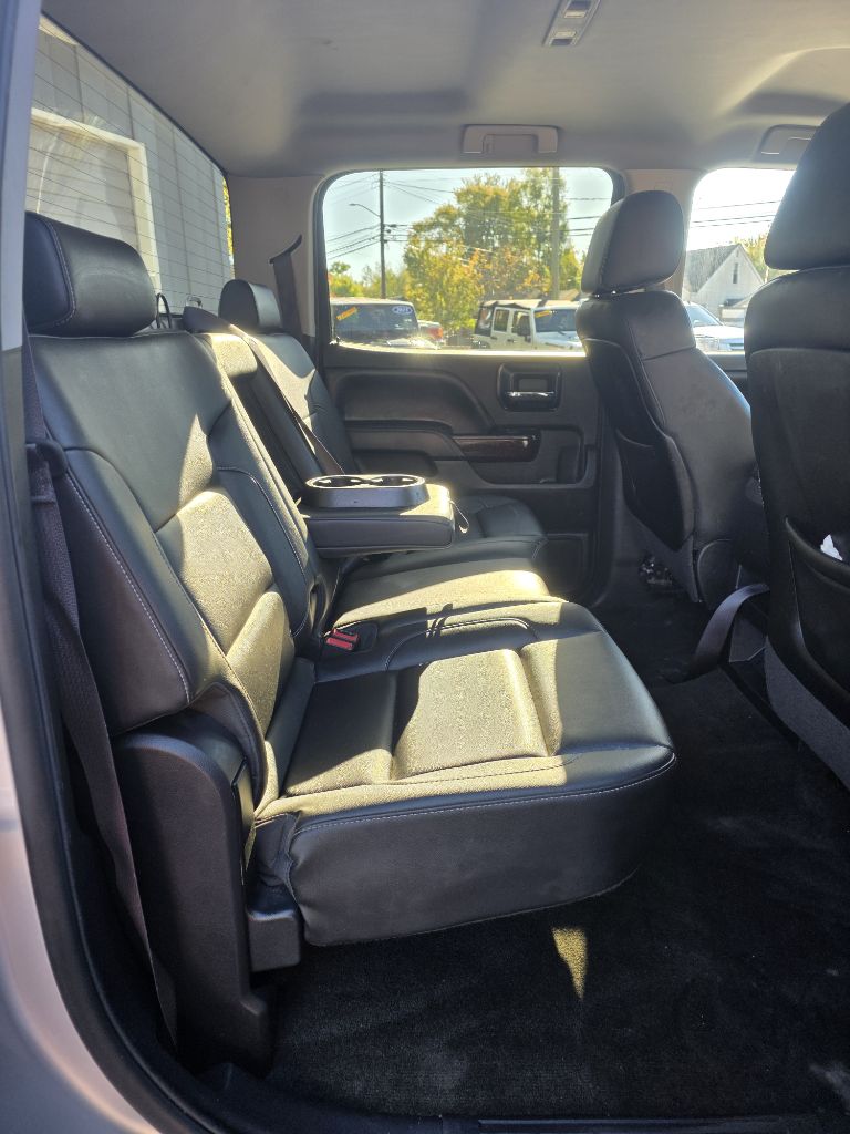 Additional photo of vehicle.