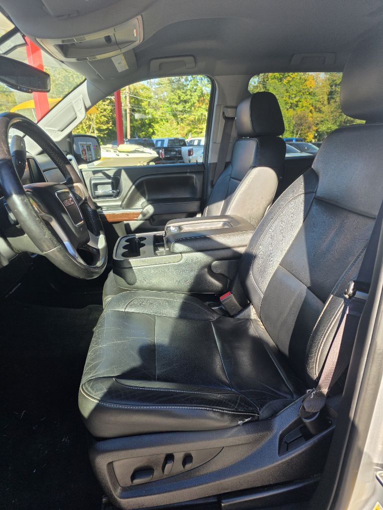 Additional photo of vehicle.