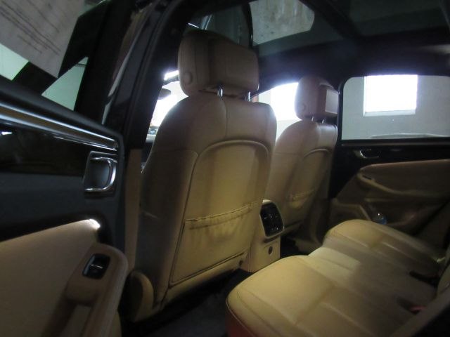 Photo 2 of this PORSCHE MACAN
