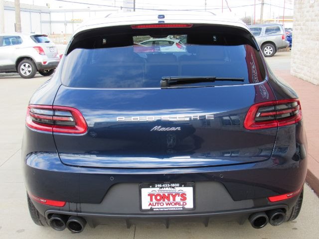 Photo 9 of this PORSCHE MACAN