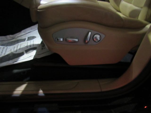 Photo 5 of this PORSCHE MACAN