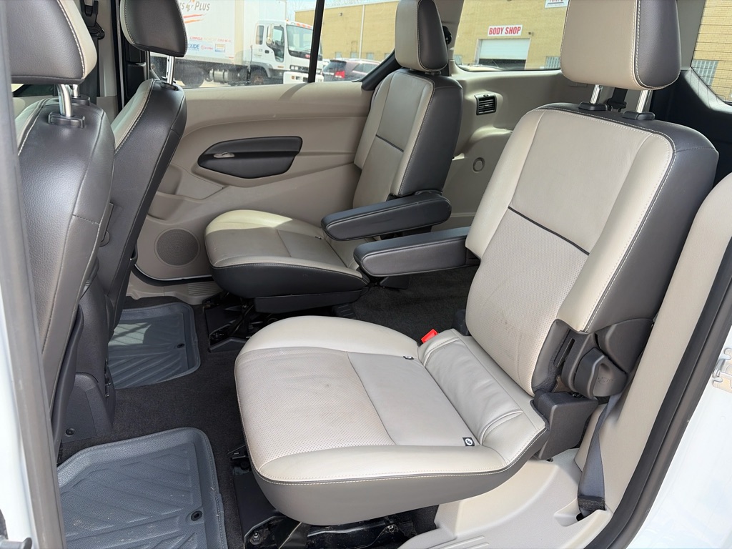 Photo 13 of this FORD TRANSIT CONNECT