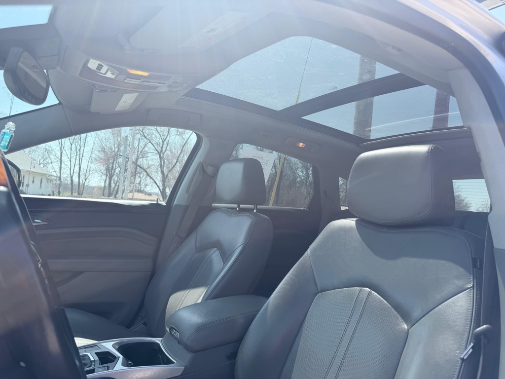 Photo 3 of this CADILLAC SRX