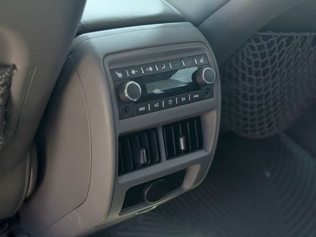 Photo 5 of this CADILLAC SRX