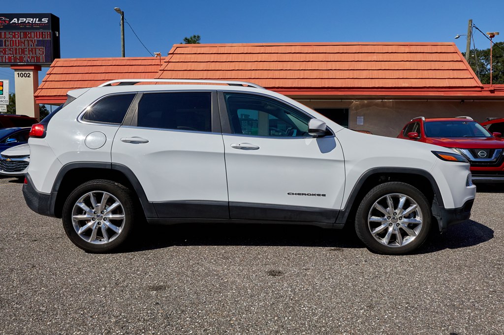 Photo 4 of this JEEP CHEROKEE