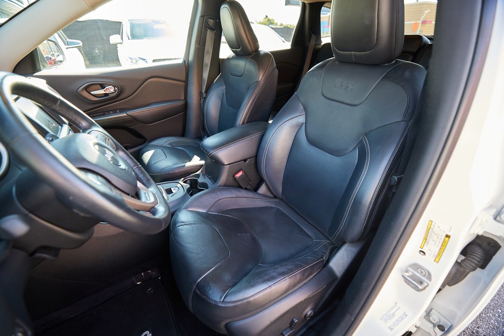 Photo 10 of this JEEP CHEROKEE
