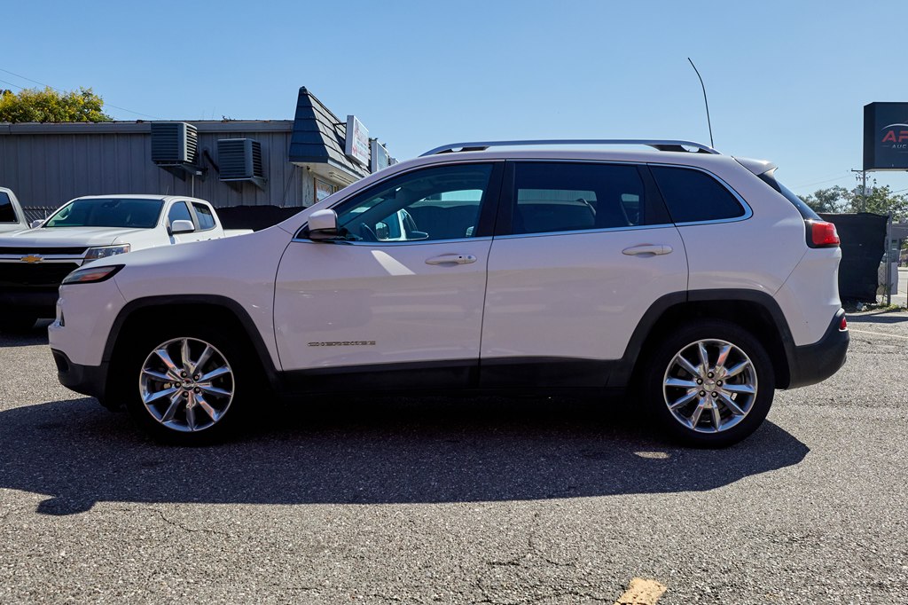 Photo 8 of this JEEP CHEROKEE