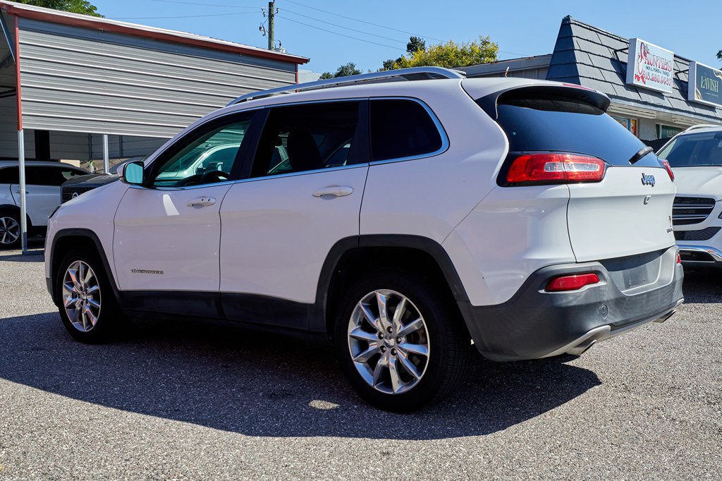 Photo 7 of this JEEP CHEROKEE