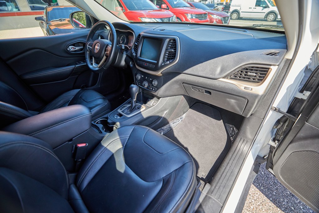 Photo 12 of this JEEP CHEROKEE