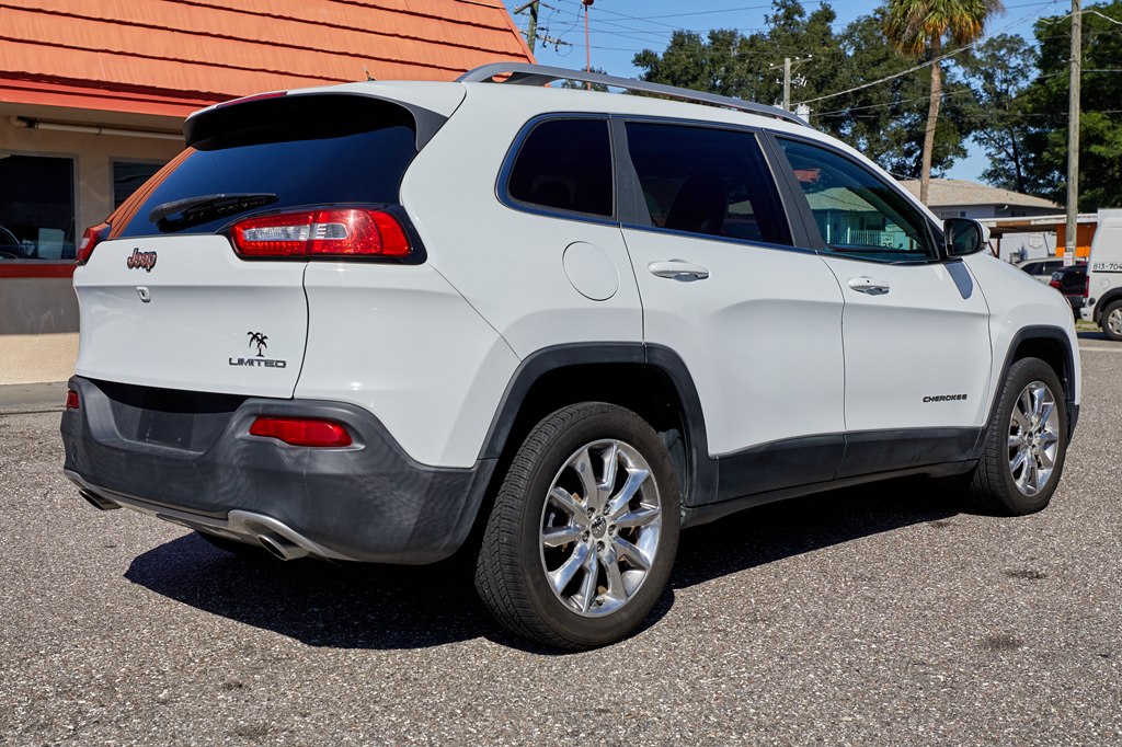 Photo 5 of this JEEP CHEROKEE