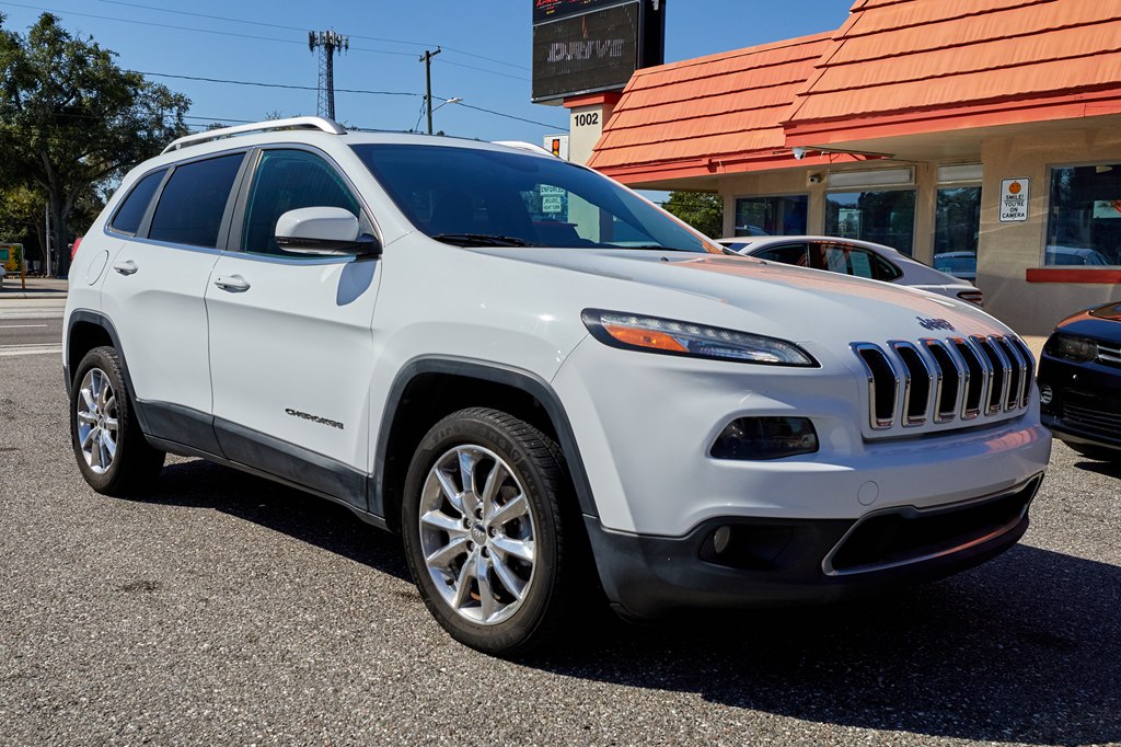 Photo 3 of this JEEP CHEROKEE