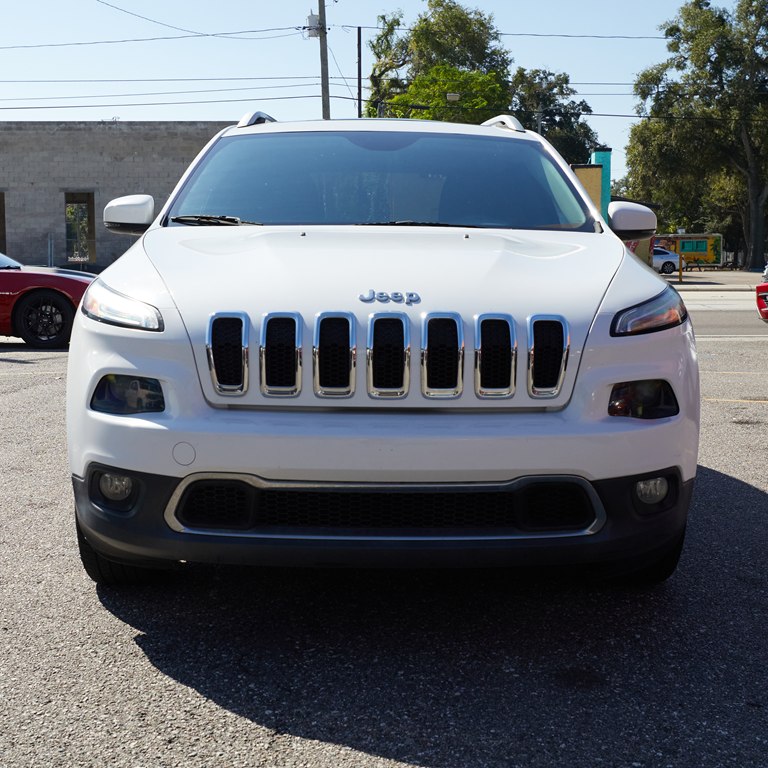 Photo 2 of this JEEP CHEROKEE