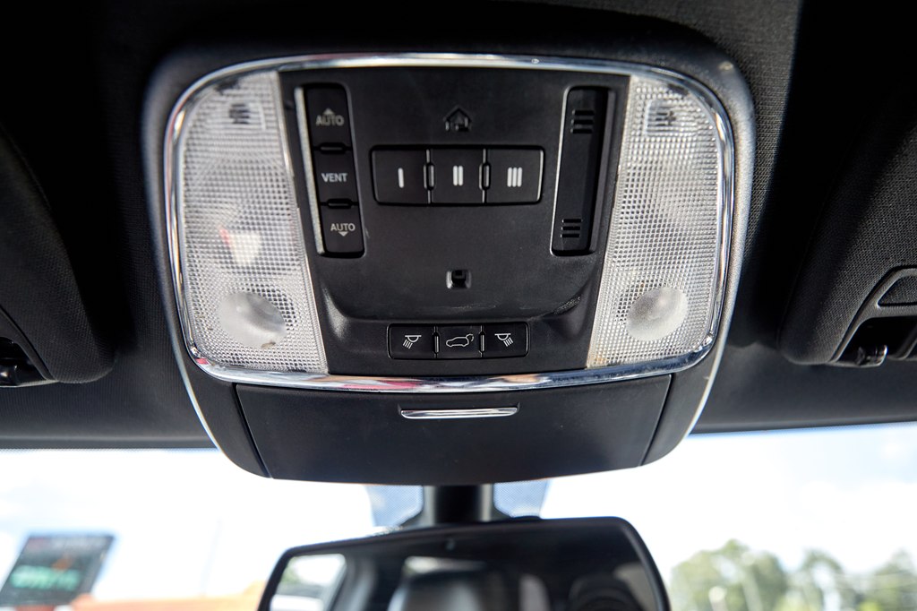Photo 20 of this JEEP GRAND CHEROKEE