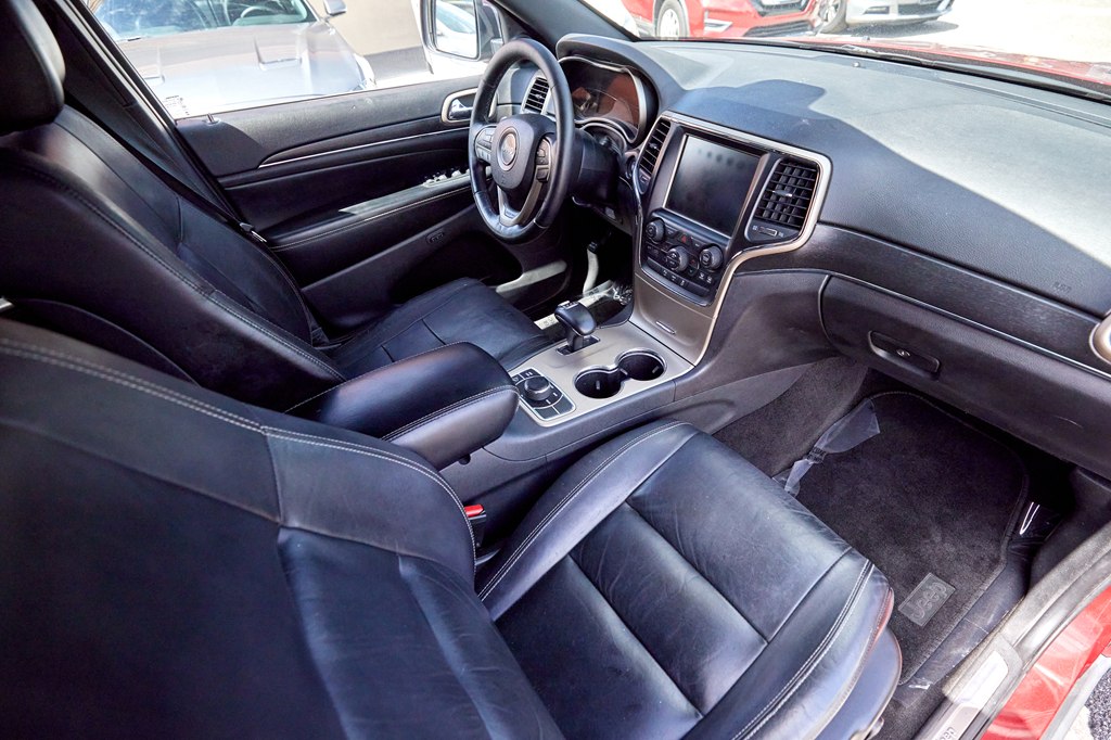 Photo 18 of this JEEP GRAND CHEROKEE