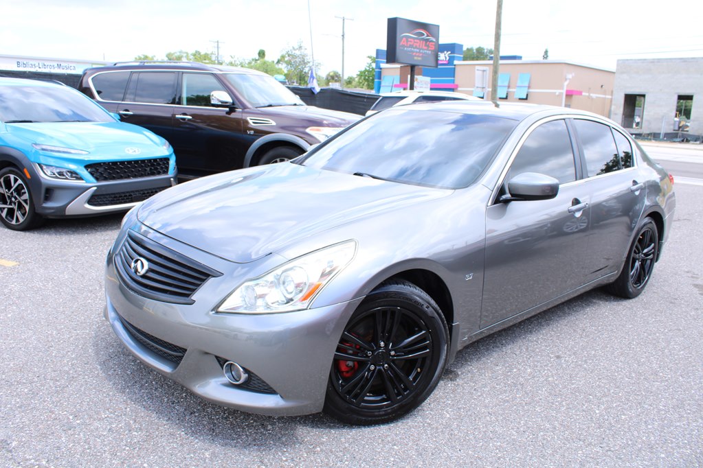 Gray 2015 INFINITI Q40 Sedan Rear-Wheel Drive Automatic
