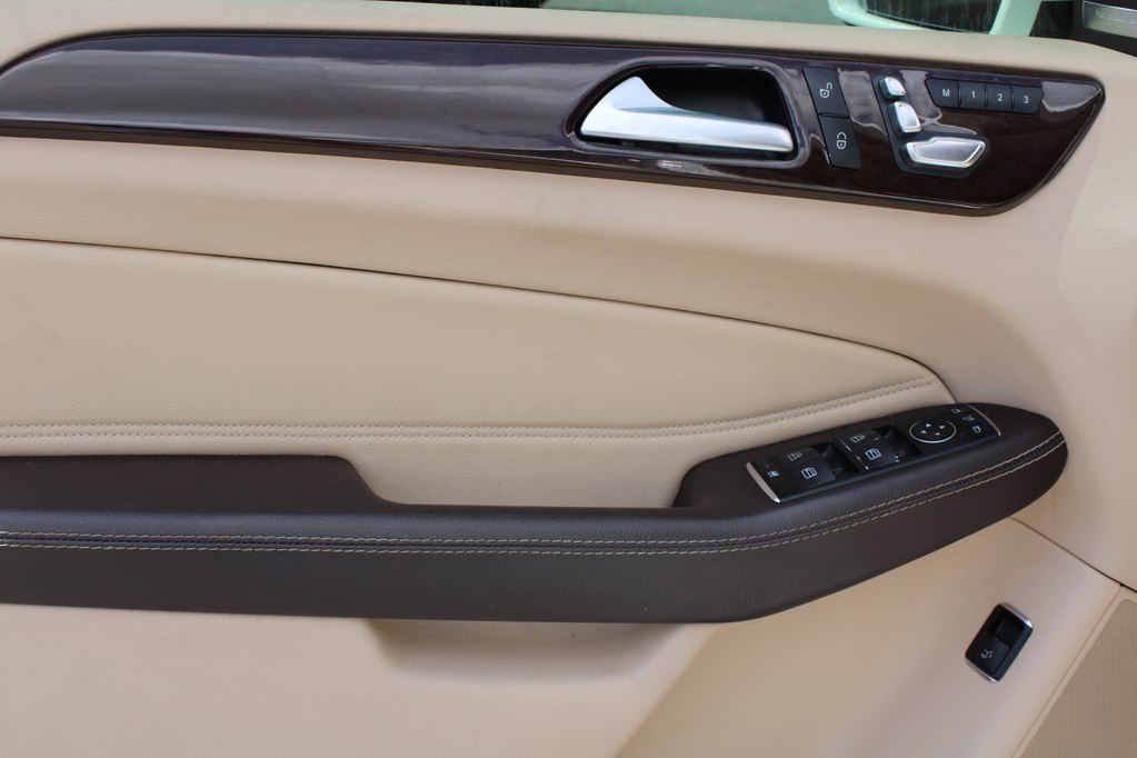 Photo 8 of this MERCEDES-BENZ GLE