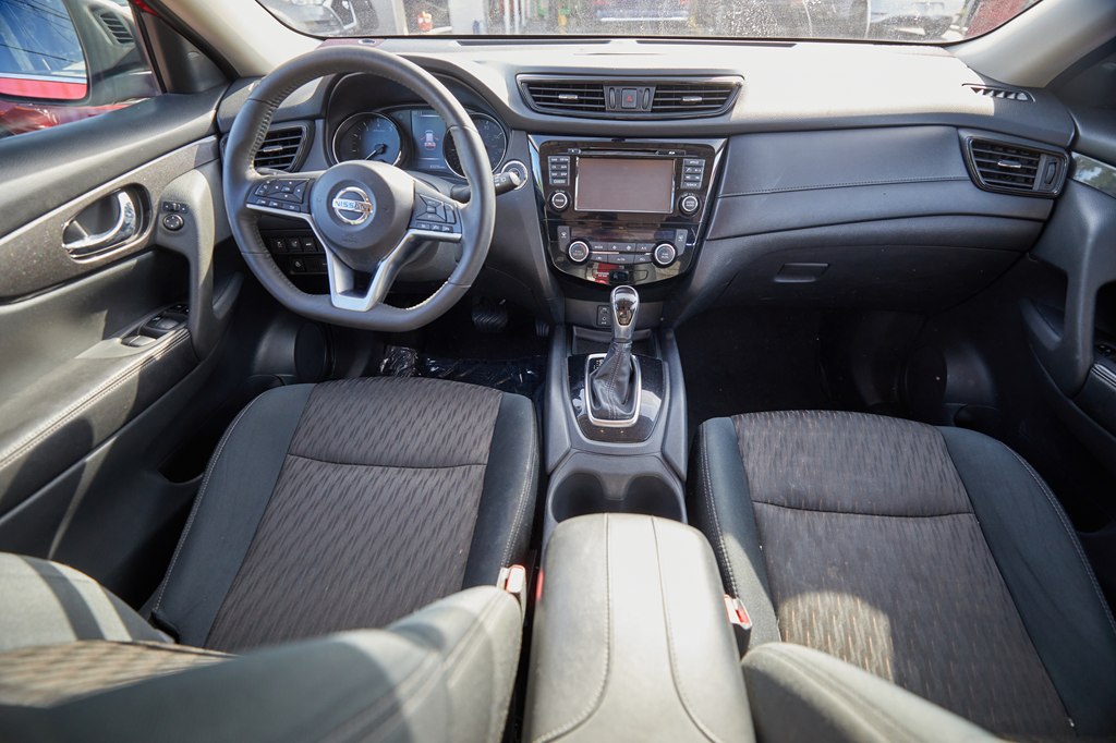 Photo 10 of this NISSAN ROGUE