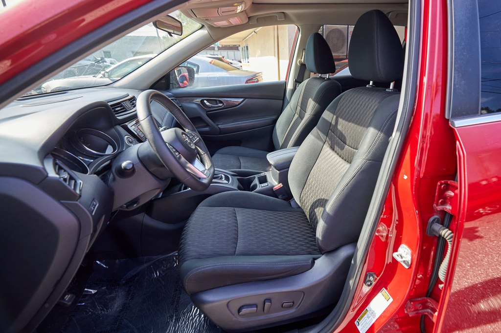 Photo 14 of this NISSAN ROGUE