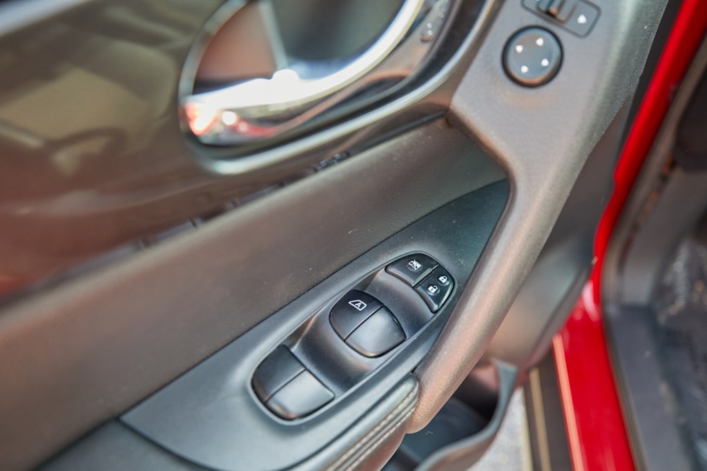 Photo 13 of this NISSAN ROGUE