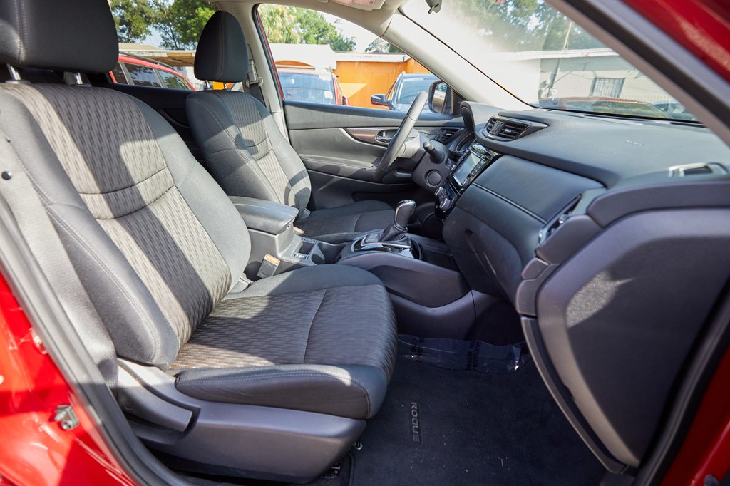 Photo 16 of this NISSAN ROGUE