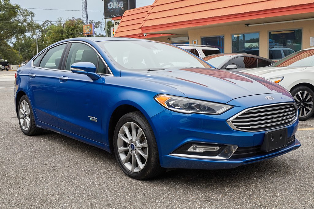 Photo 3 of this FORD FUSION ENERGI