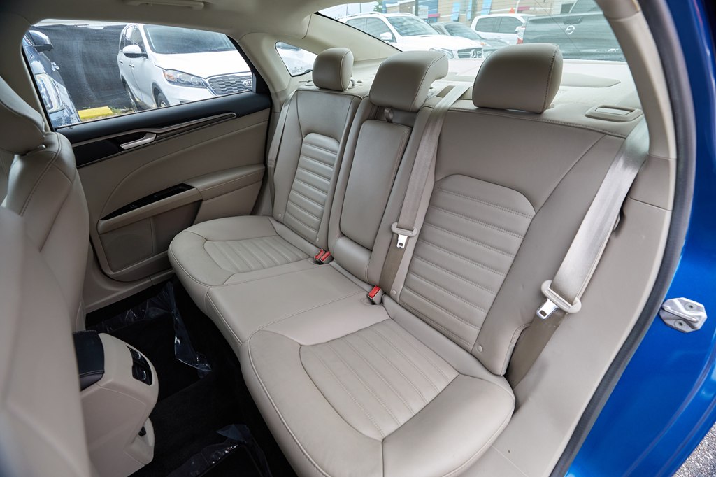 Photo 15 of this FORD FUSION ENERGI