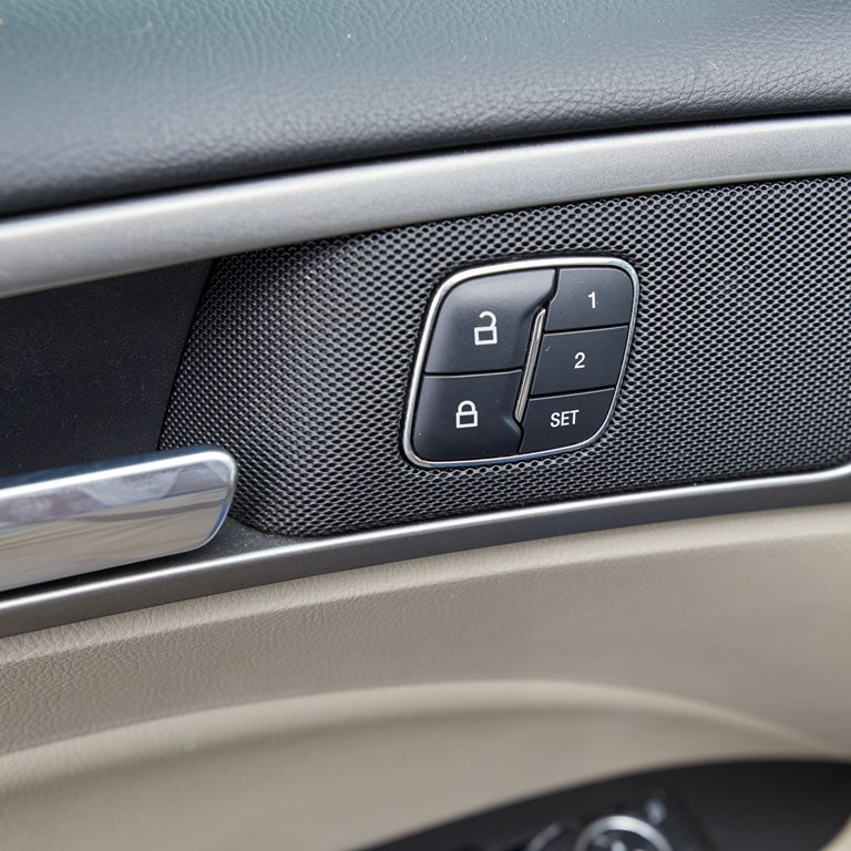 Photo 23 of this FORD FUSION ENERGI