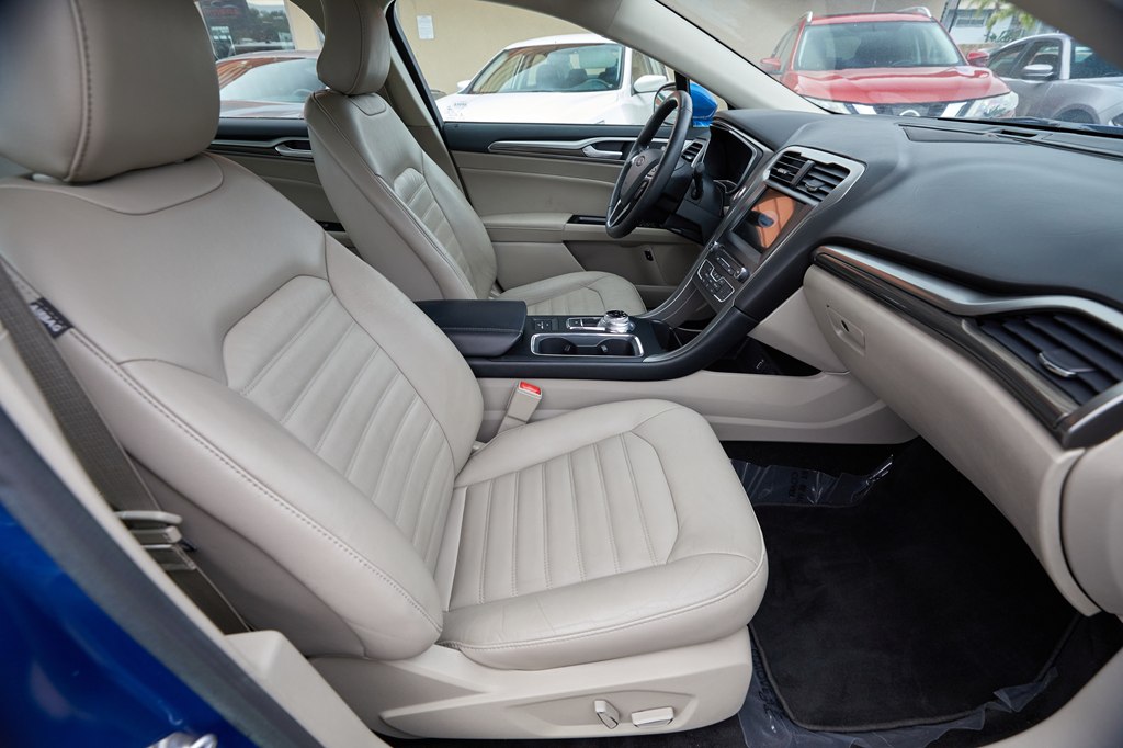 Photo 13 of this FORD FUSION ENERGI