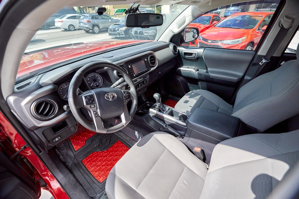 Photo 11 of this TOYOTA TACOMA