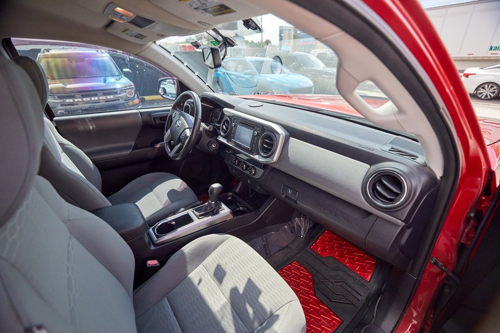 Photo 22 of this TOYOTA TACOMA