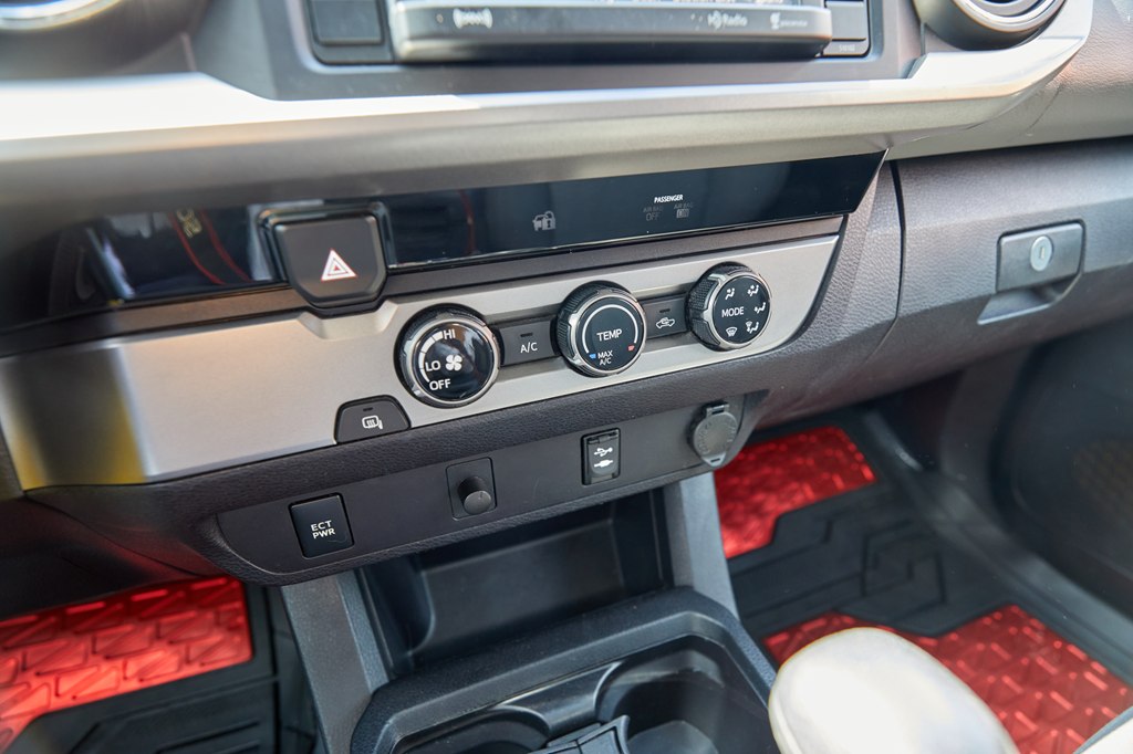 Photo 15 of this TOYOTA TACOMA