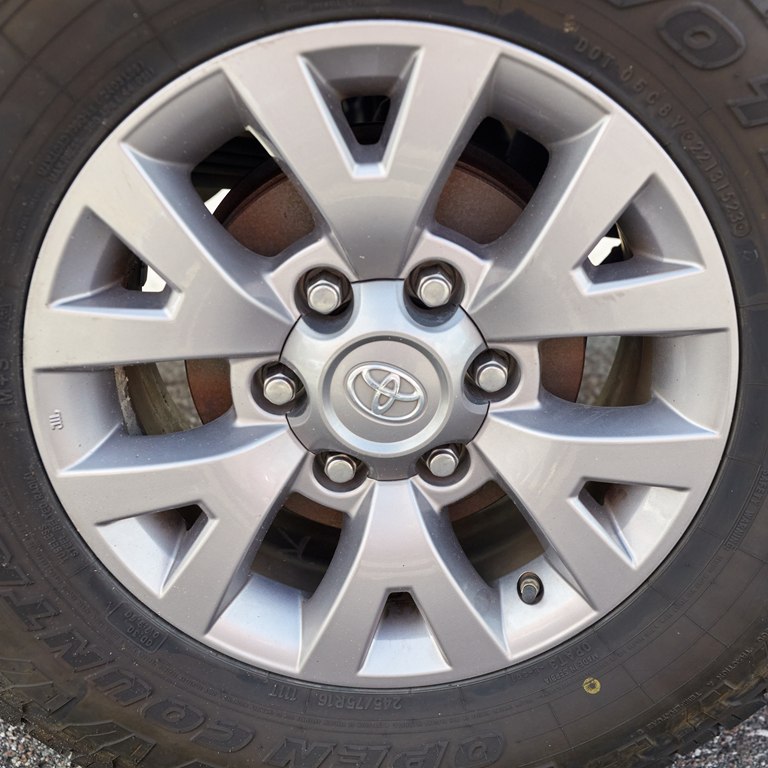 Photo 26 of this TOYOTA TACOMA