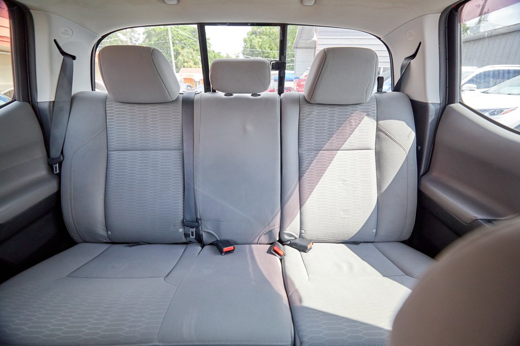 Photo 21 of this TOYOTA TACOMA