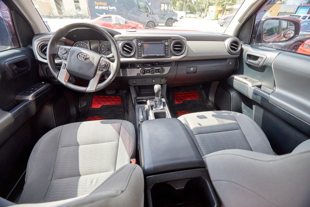 Photo 10 of this TOYOTA TACOMA