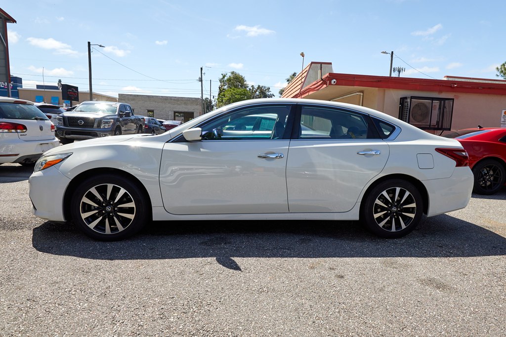 Photo 8 of this NISSAN ALTIMA