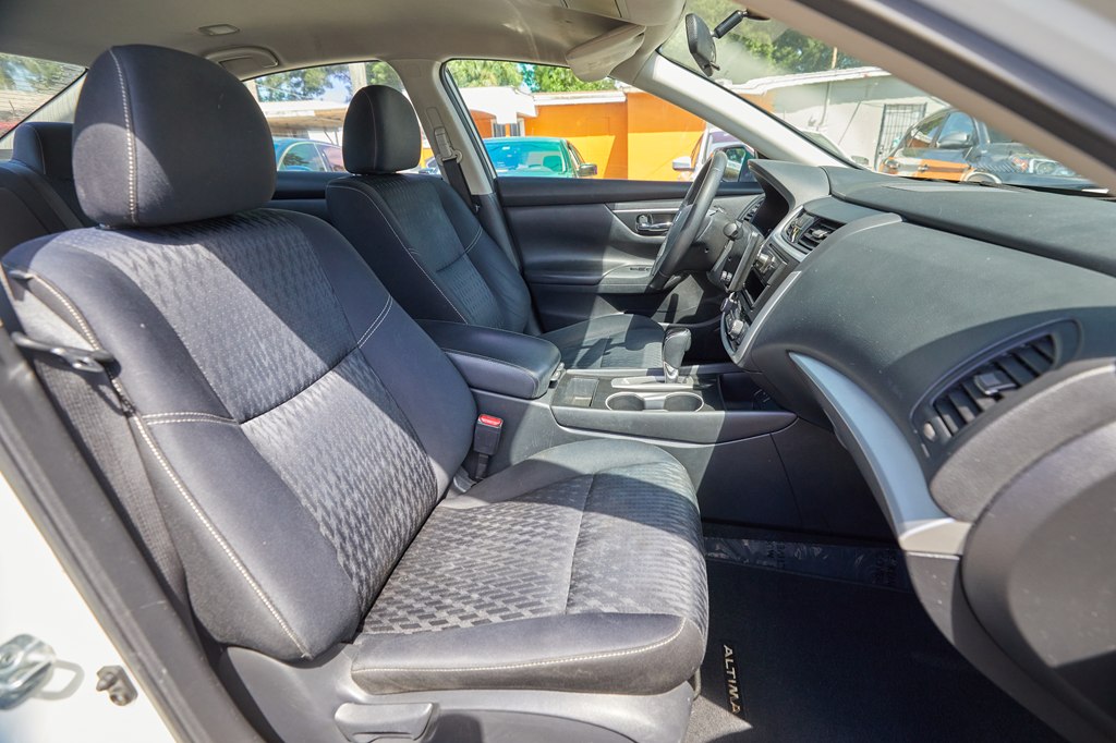 Photo 18 of this NISSAN ALTIMA