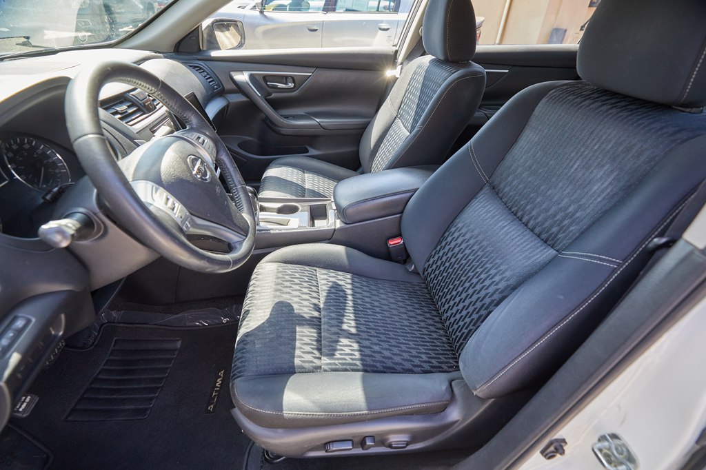 Photo 14 of this NISSAN ALTIMA