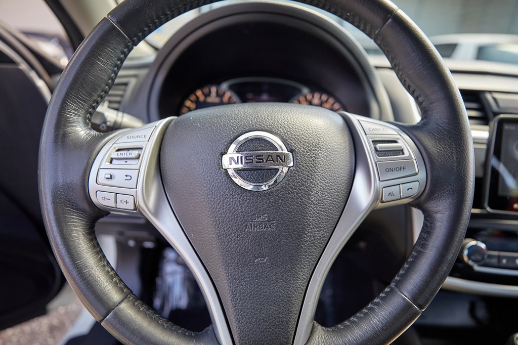 Photo 11 of this NISSAN ALTIMA
