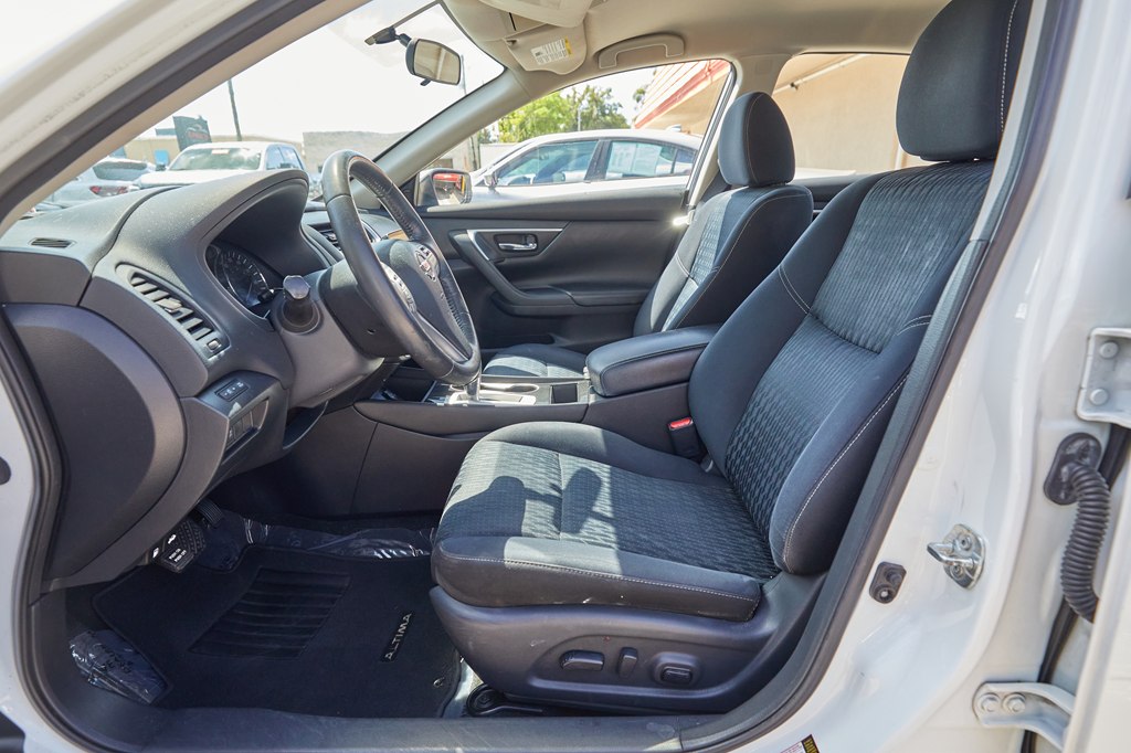 Photo 15 of this NISSAN ALTIMA