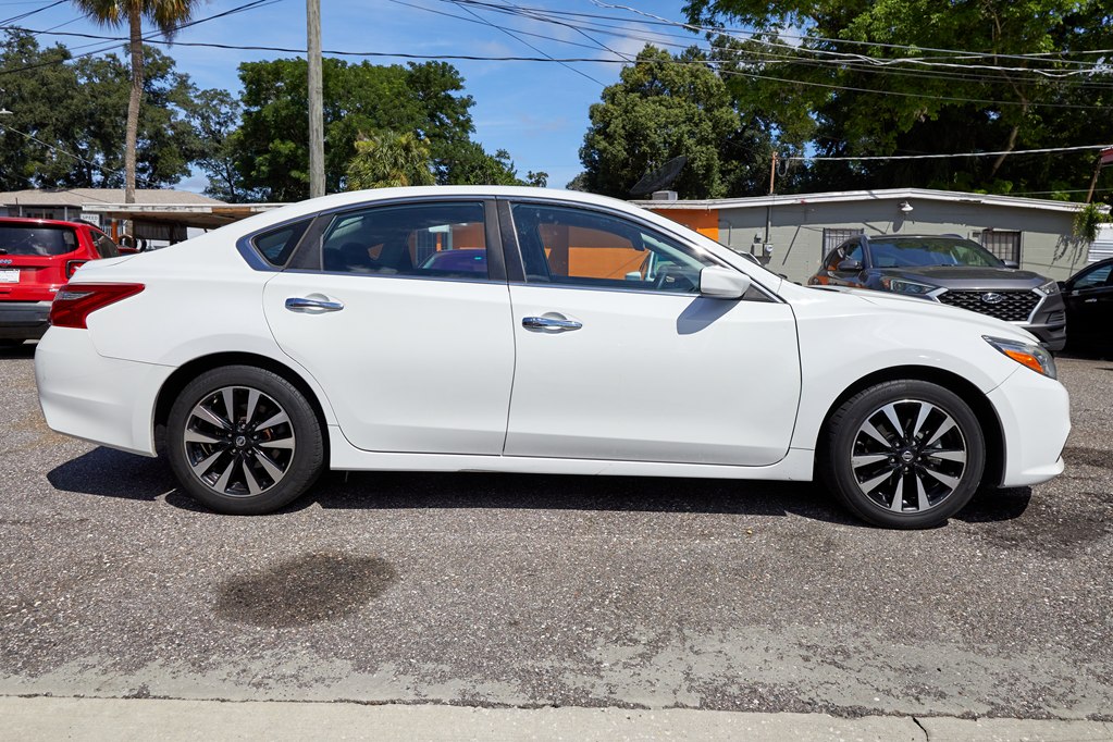 Photo 4 of this NISSAN ALTIMA