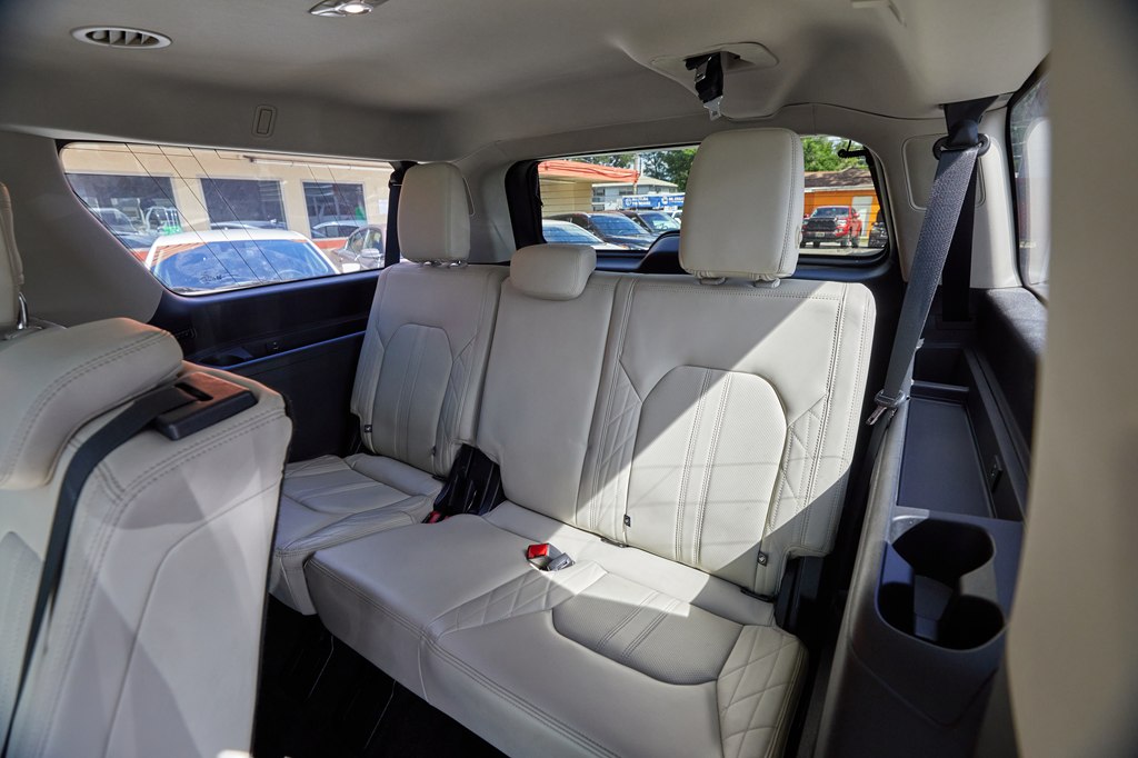 Photo 23 of this FORD EXPEDITION MAX
