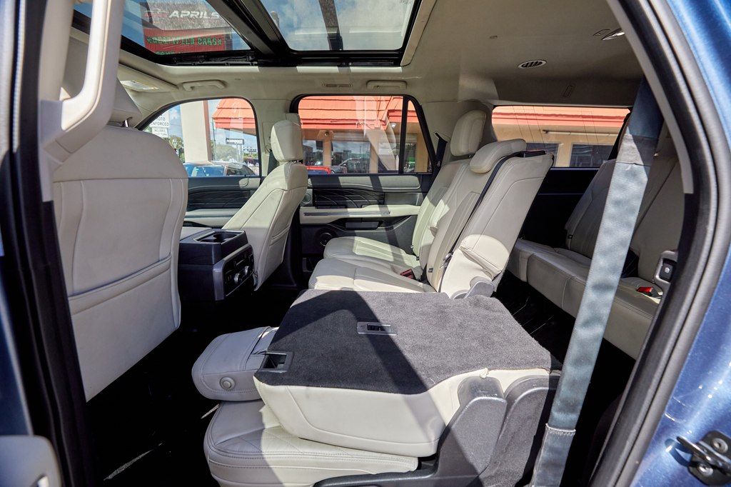 Photo 24 of this FORD EXPEDITION MAX