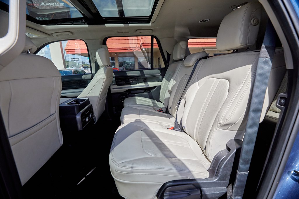 Photo 25 of this FORD EXPEDITION MAX