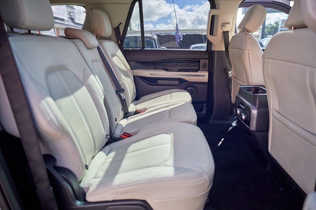 Photo 26 of this FORD EXPEDITION MAX