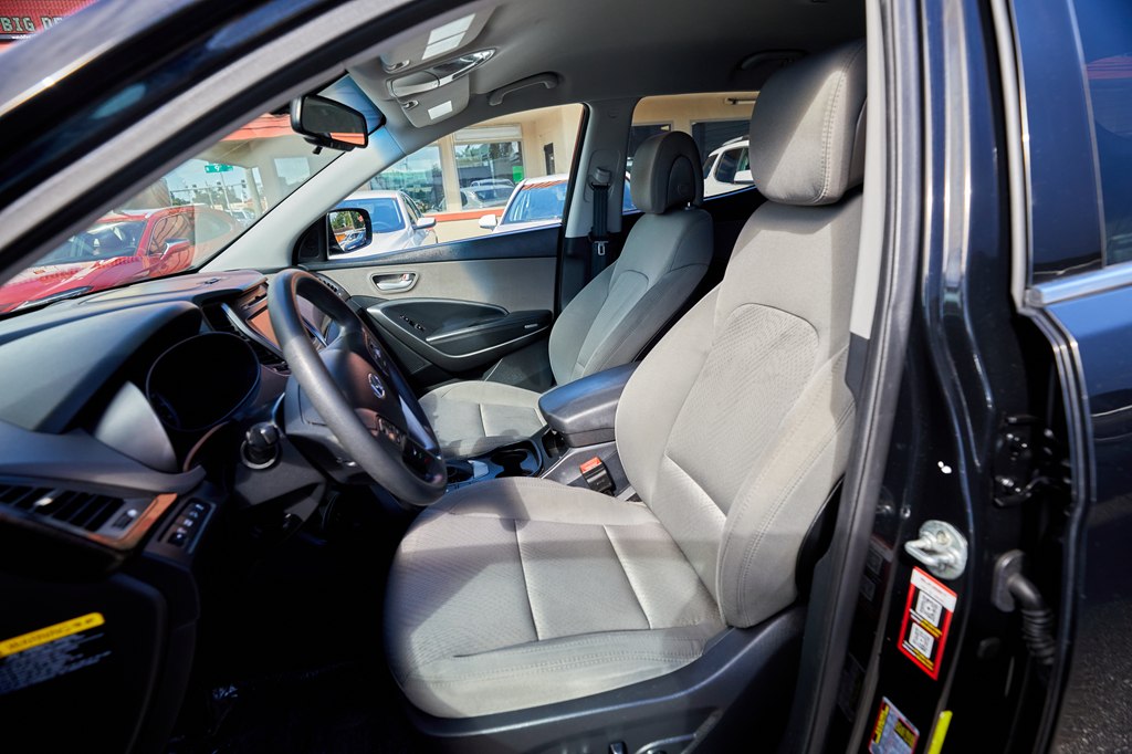 Photo 10 of this HYUNDAI SANTA FE SPORT